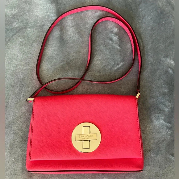Kate Spade pink saffiano leather crossbody bag with turn lock NWOT - Picture 1 of 14